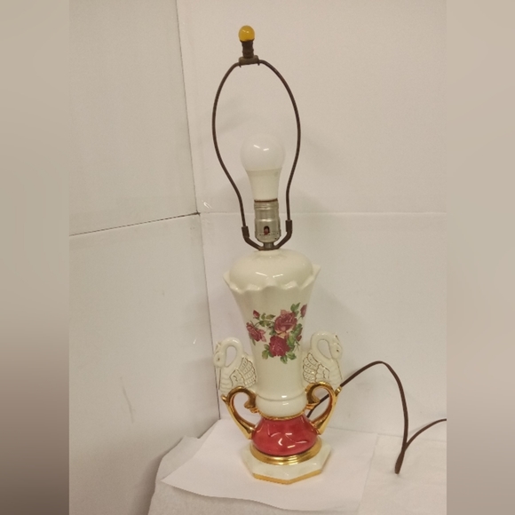 Worrall Swan Hand-Painted Lamp Signed, Porcelains - Picture 1 of 6